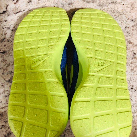😱Nike Roshe One Nike ID😱Neon Yellow/Royal Blue - Picture 4 of 5